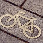 Symbol roweru na chodniku