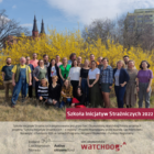 Plakat: Grupa osób pozuje do zdjęcia. Informacje o Szkole Inicjatyw Strażniczych