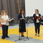 Otwarcie nowej hali sportowej przy Szkole Podstawowej Nr 2 - odczytanie listu od Marszałka Województwa Mazowieckiego Adama Struzika przez p. Annę Kamińską
