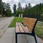 Drewniana ławka przy ul. 11 Listopada