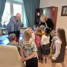 Przedszkolaki z Miejskiego Przedszkola Nr 1 w gabinecie Zastępcy Burmistrza Miasta Piotr Gąszcza
