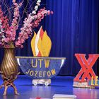 dekoracja z okazji uroczystosci UTW w Jozefowie oraz godlo organizacji