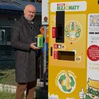 zastępca Burmistrza Piotr Gąszcz prezentuje Olejomat