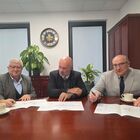 spotkanie w MZDW - od lewej dyrektor Grzegorz Obłękowski, zastępca burmistrza Piotr Gąszcz i Burmistrz Marek Banaszek  spotkanie w MZDW - od lewej dyrektor Grzegorz Obłękowski, zastępca burmistrza Piotr Gąszcz i Burmistrz Marek Banaszek